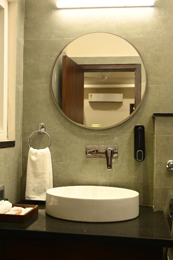 Hotel Js Souvenir เดห์ราดุน ภายนอก รูปภาพ