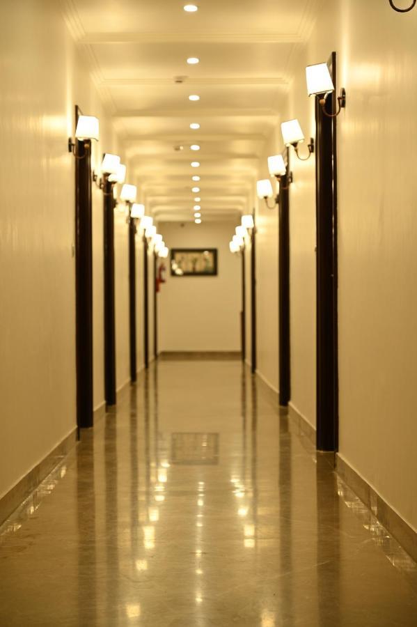 Hotel Js Souvenir เดห์ราดุน ภายนอก รูปภาพ
