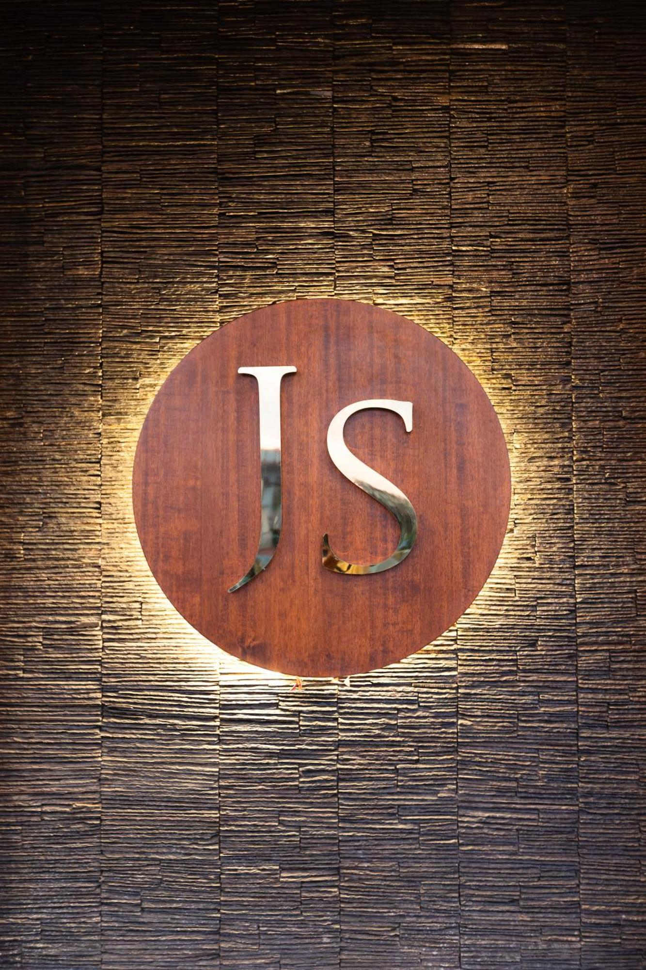 Hotel Js Souvenir เดห์ราดุน ภายนอก รูปภาพ
